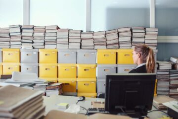 كيف تختار نظام إدارة الاتصالات الإدارية المناسب لمنظمتك غير الربحية؟